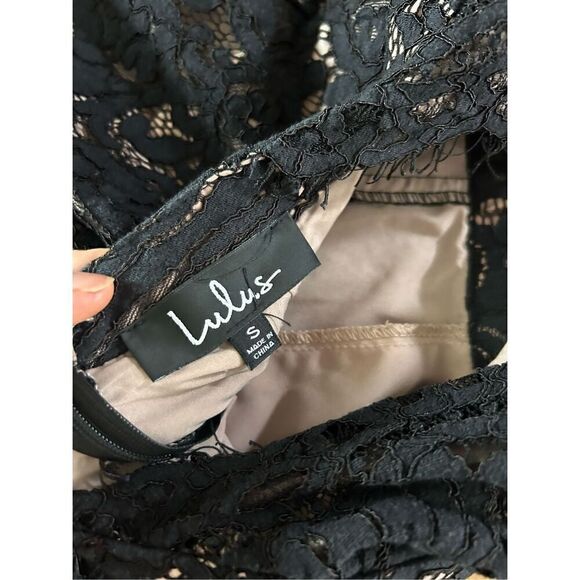 Lulus black lace romper, short size S with pockets - Picture 3 of 5